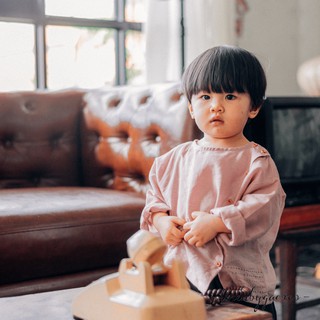 Áo linen cho bé thêu tay -  màu hồng
