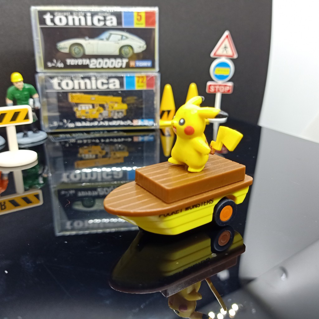 Nintendo Pocket Monsters Pikachu Made in japan 2010 tương đương Tomica 1/64 chạy bánh đà