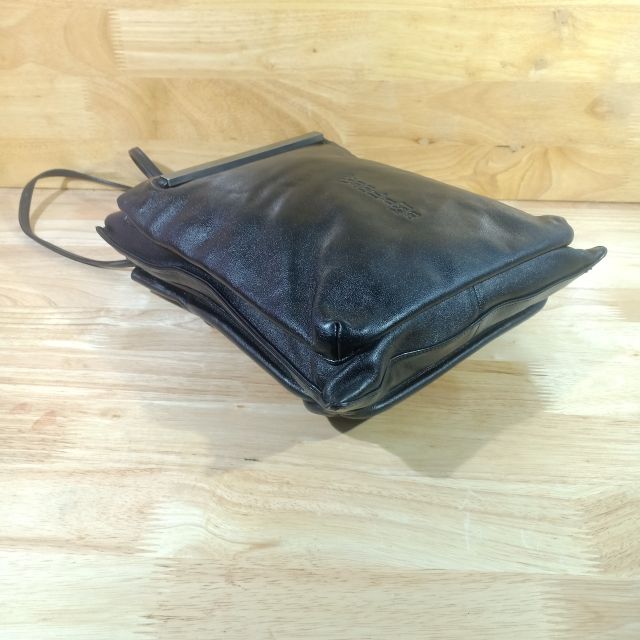 Túi đeo vai dáng đứng da thật secondhand  240718