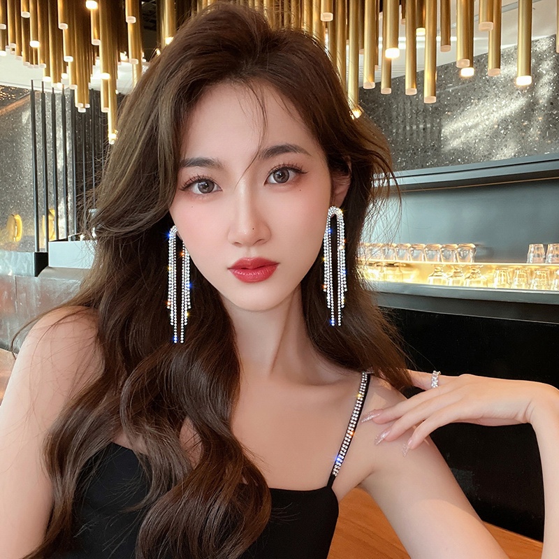 Bông tai Bell Mew dáng dài đính đá lấp lánh siêu sao BT272