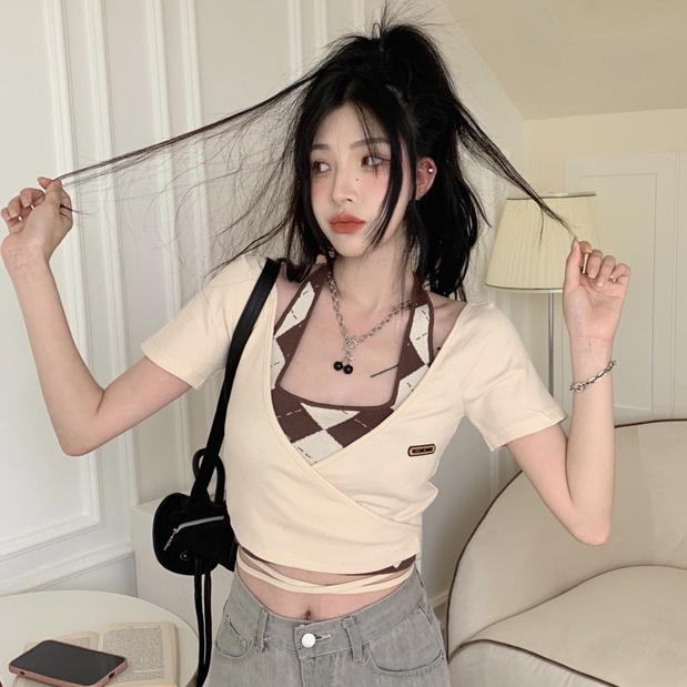 QKOOLE  Set Áo Lửng Hai Dây Cổ Chữ V + Áo Khoác Cộc Tay Họa Tiết Ca Rô Thời Trang Nữ