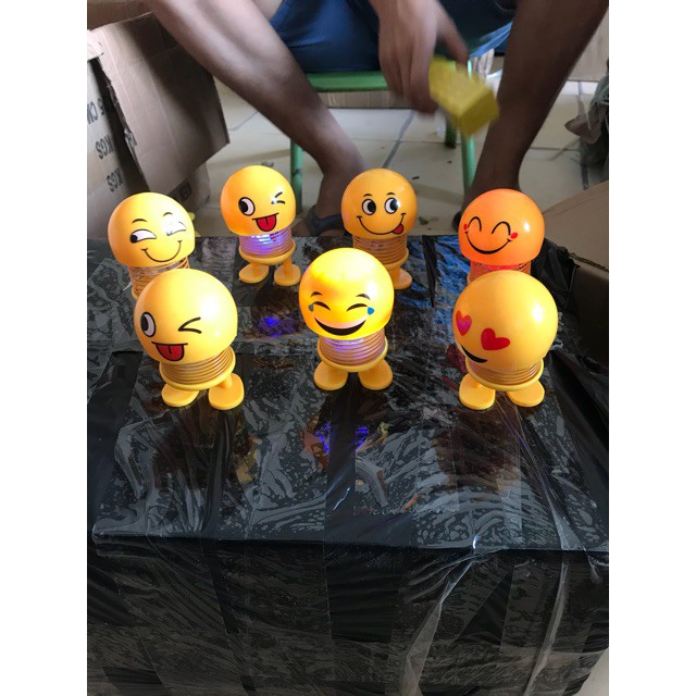  [Nhập mã TOYJUNE giảm 10K]Emoji lò xo nhún nhảy phiên bản có đèn led HOT HOT HOT ..  Okéo