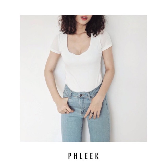 Áo thun trắng cổ tròn F21