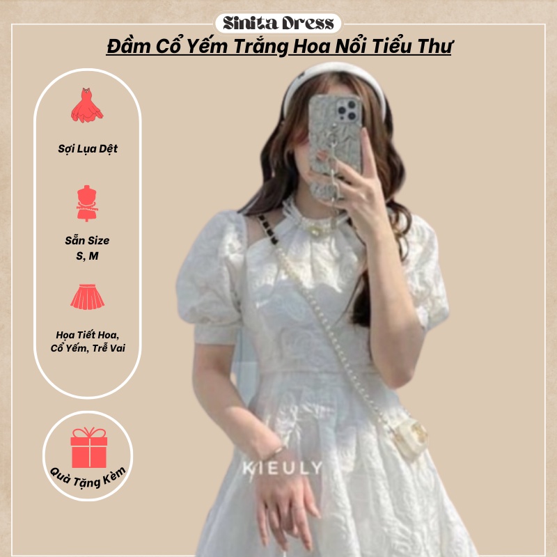 Đầm Trắng Nữ Cổ Yếm Hở Vai Họa Tiết Hoa Dập Nổi Hai Lớp Không Lộ Sinita