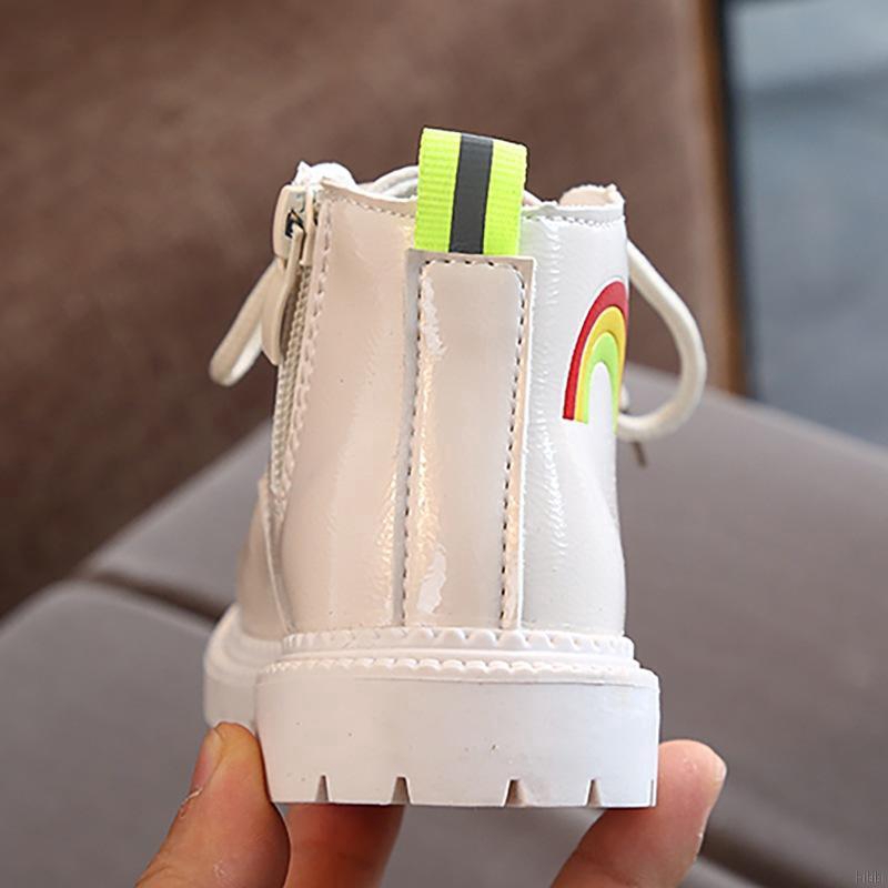 Giày boot theo phong cách mùa đông dùng cho trẻ nhỏ