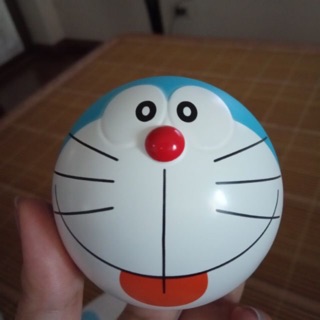 Kẹo gum đầu Doraemon tặng kèm mô hình Đôremon đáng iu