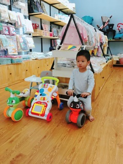 XE CHÒI CHÂN CON KIẾN