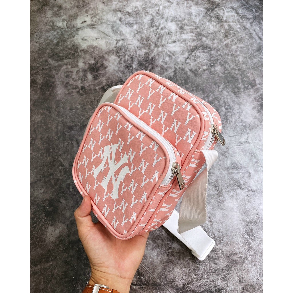 G𝒊𝒂́ 𝑯𝒖̉𝒚 𝑫𝒊𝒆̣̂𝒕 𝑺𝒉𝒐𝒑 𝑴𝒐̛́𝒊💥𝐵𝑎́𝑛 ℎ𝑎̀𝑛𝑔 𝑘𝑖𝑒̂́𝑚 𝑡𝑢̛𝑜̛𝑛𝑔 𝑡𝑎́𝑐 Túi Đeo Chéo NY Vintage Mini Bag Pink Full Tag Code💥