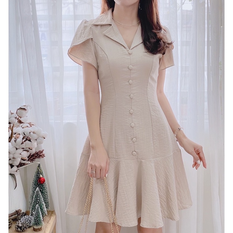 Đầm cổ vest nút bọc dáng đuôi cá 5 màu Đen Trắng Nâu Xanh Vàng | BigBuy360 - bigbuy360.vn