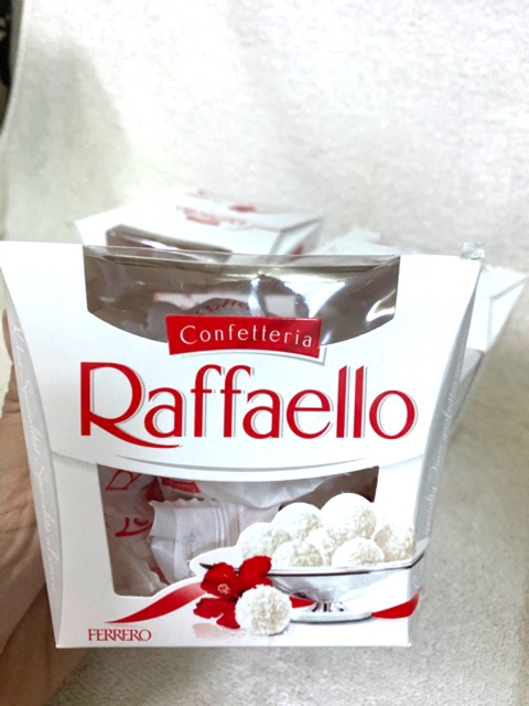 Kẹo bọc dừa Raffaello sốt socola trắng và hạnh nhân 150 gram.