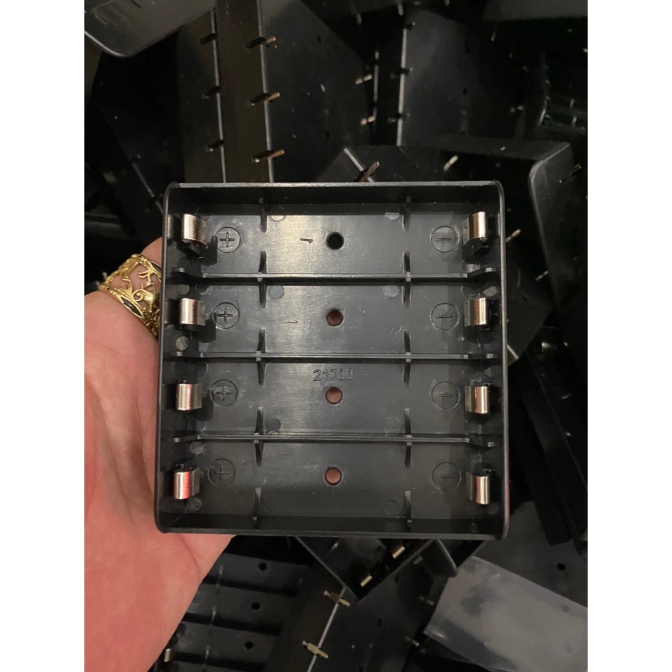 Khay gắn cân bằng 4 cell pin 21700 , nhựa ABS đẹp - bền. BN.