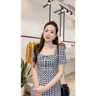 Váy kẻ trơn cổ vuông