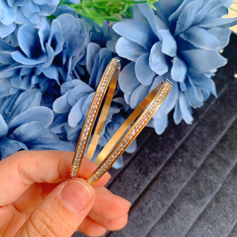 Vòng titan 1 hàng đá nửa vòng cam kết khôn đen không gỉ VD472