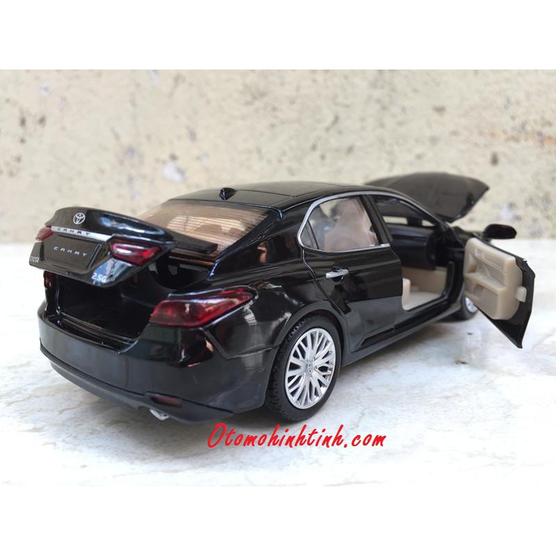 Mô hình xe ô tô TOYOTA CAMRY 2020 - 1:32