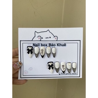 nail box- móng up thiết kế hoạ tiết trắng đen kèm charm nơ