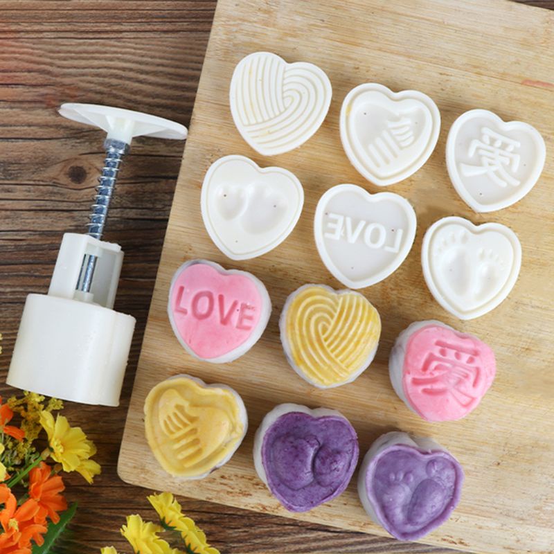 Bộ Dụng Cụ Làm Bánh Trung Thu Với 6 Đầu Khuôn Cắt Hình Trái Tim 3D 50G DIY