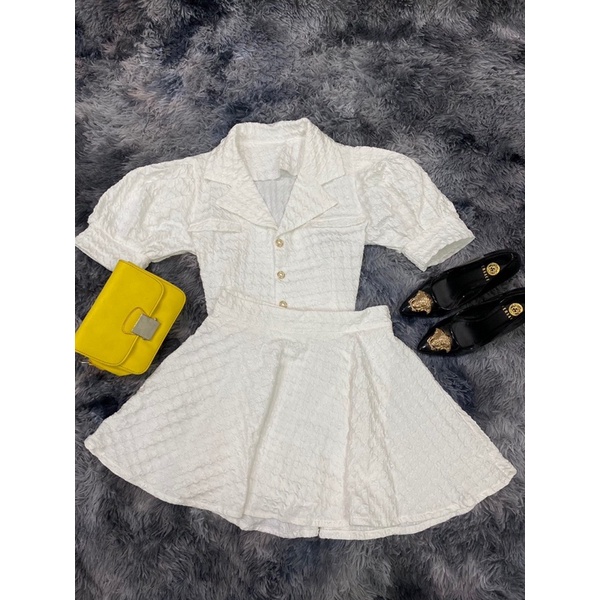 Set Áo croptop cổ vest tay dài kết hợp chân váy kiểu xếp li caro đỏ vàng trắng và hồng thời thượng sang trọng | BigBuy360 - bigbuy360.vn