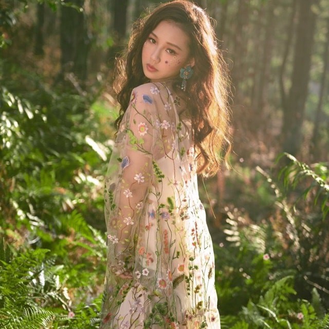 Váy ren thêu hoa dáng rộng