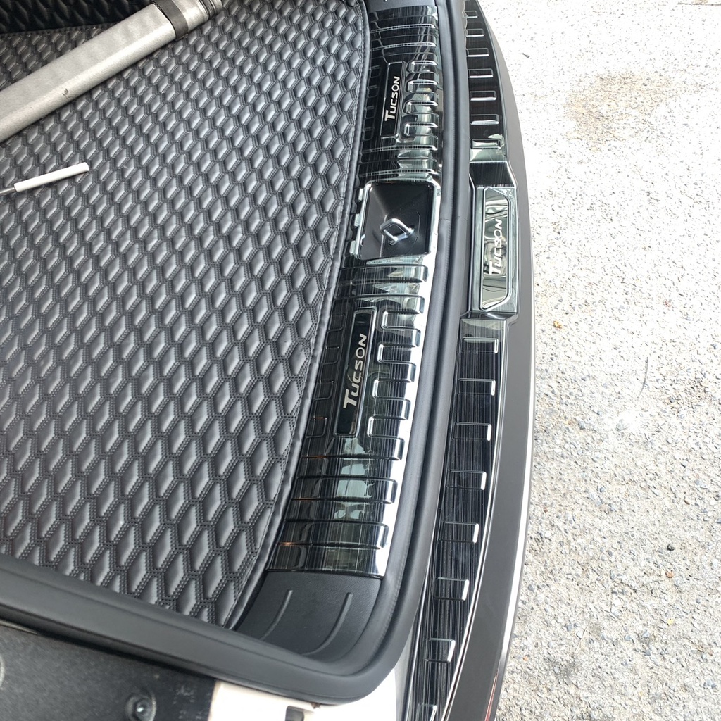 Ốp chống trầy cốp Hyundai Tucson 2022, 2023 – Titan