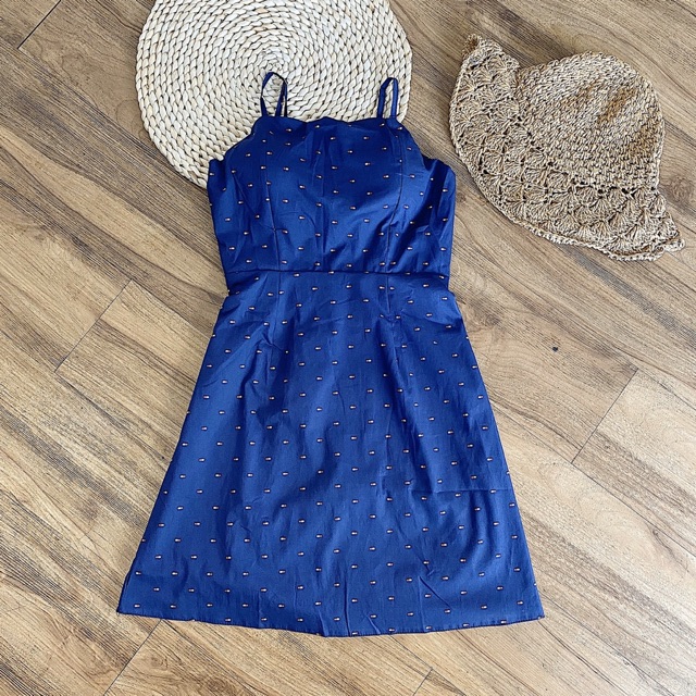 Đầm hai dây chấm bi trắng - váy ôm xoè nhẹ Tomy Dress chất vải lenin dày dặn có mút ngực dây sau lưng bo chun co giãn | BigBuy360 - bigbuy360.vn