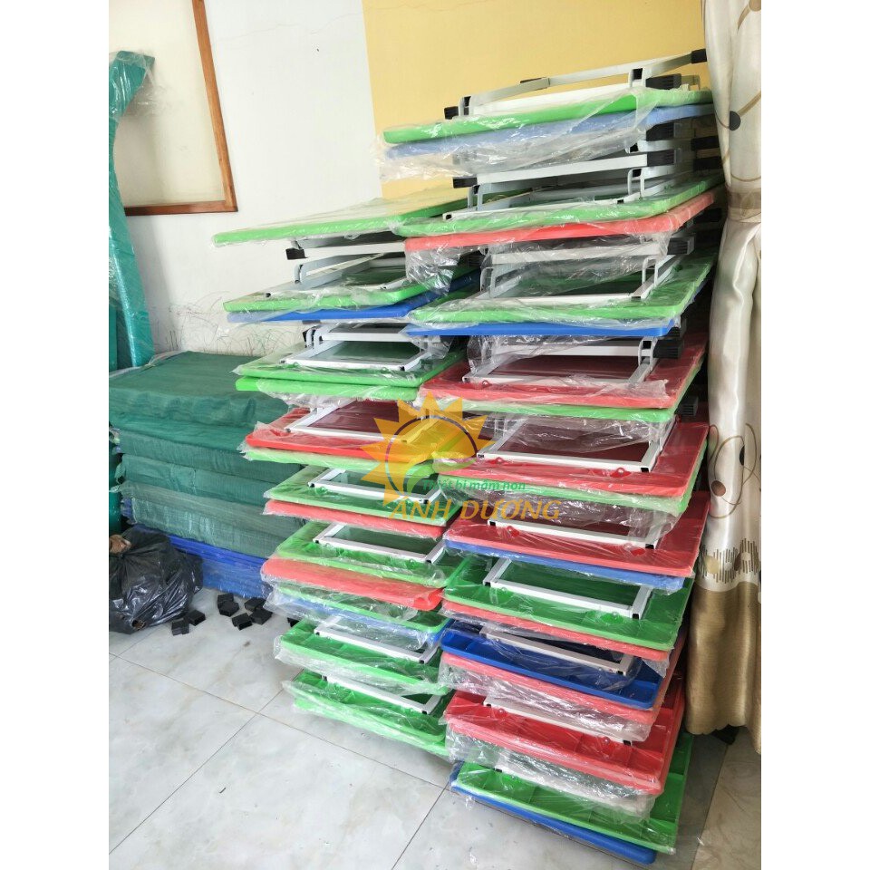 Bàn nhựa đúc mầm non