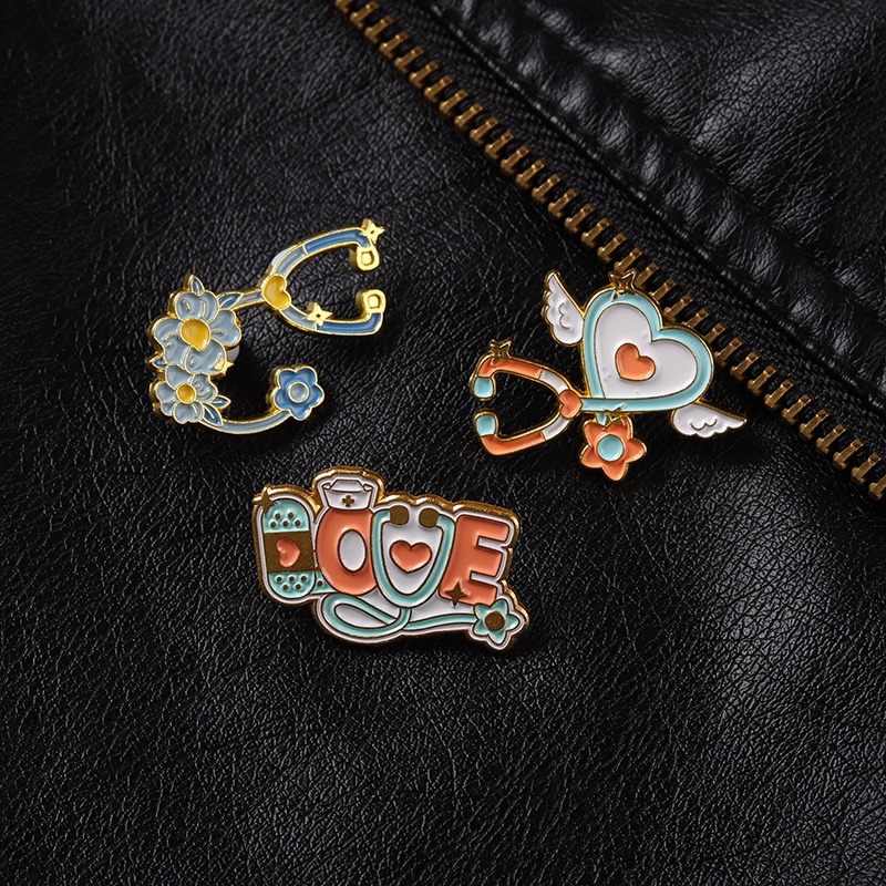 Ghim cài áo QIHE JEWELRY hình ống nghe y tế hoạt hình