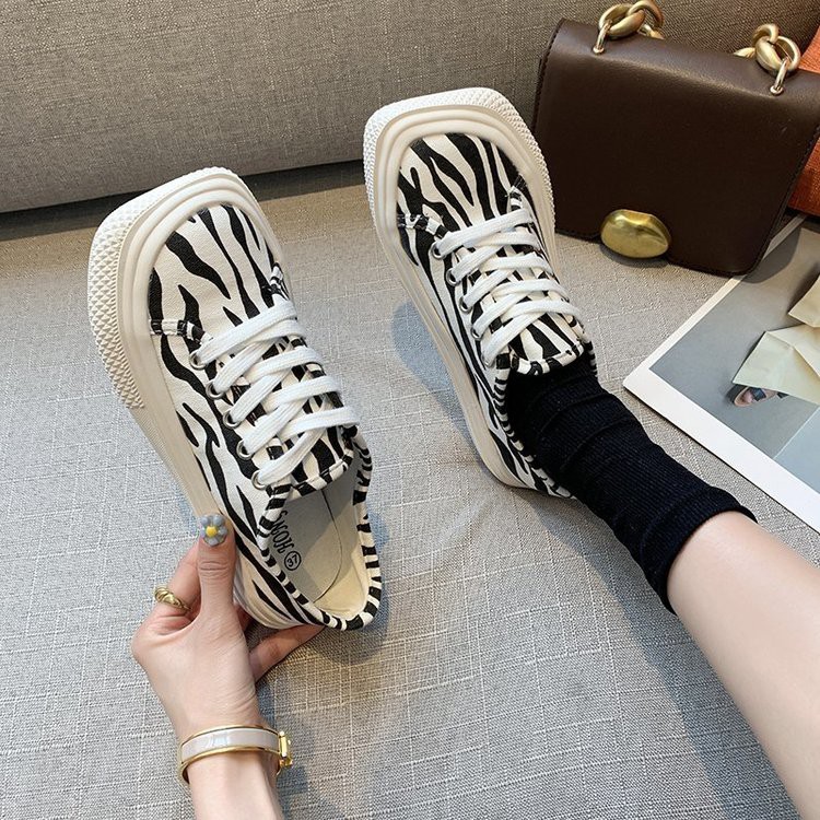 Giày nữ, giày sneaker nữ đế thô nhiều màu đế bằng cực xinh. Chất liệu vải mềm, đi êm chân, không gây mùi