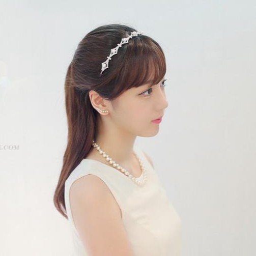 Bông tai nữ phong cách Hàn Quốc B210 đính 7 viên đá tuyệt đẹp sang trọng