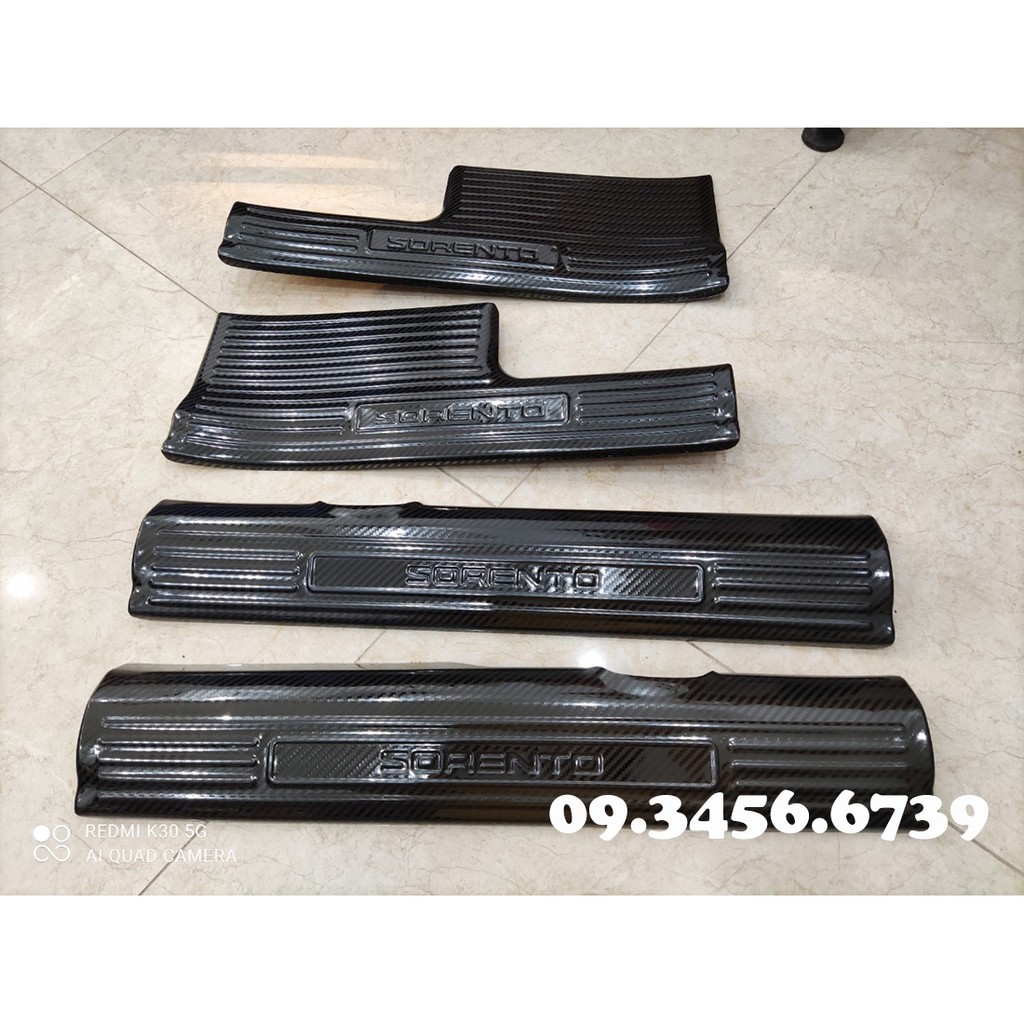 Ốp bậc cửa, nẹp bước chân trong xe Sorento 2021 2022- Bộ 4 Chi tiết+ tặng keo trợ dính trang trí chống xước bậc cửa xe