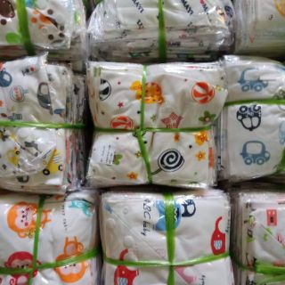 Khăn tam giác 2 cúc bấm