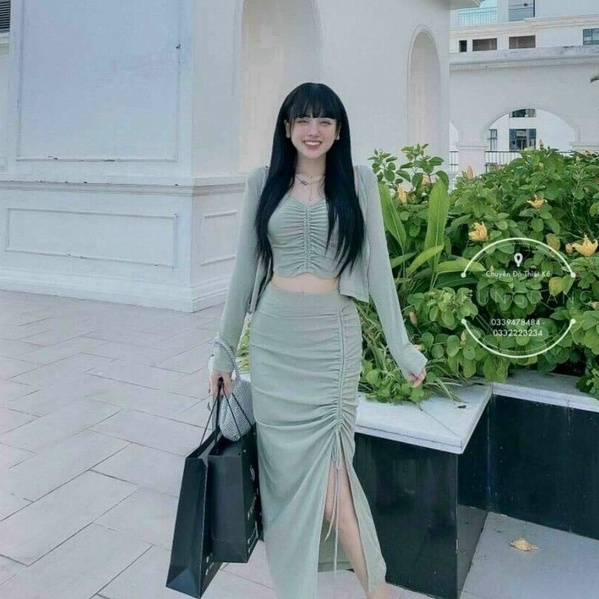 Sét đầm rút dây chân váy xẻ tả phối áo khoác mẫu thiết kế trẻ trung năng động phù hợp mọi phong cách