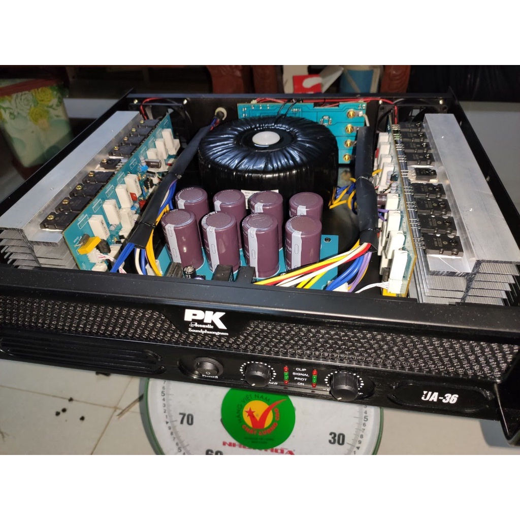 Đẩy công suất JA 36 hãng PK acoustic, 36 sò, nguồn xuyến đồng. 8 tụ lọc, 2200W, chất lượng cao, mạnh mẽ.