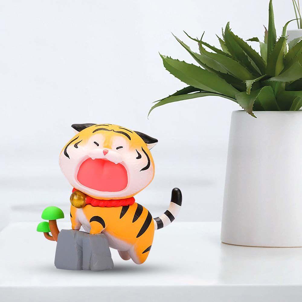 Mô Hình Chú Hổ Nhỏ Bằng Nhựa Resin Trang Trí Nhà Cửa / Văn Phòng
