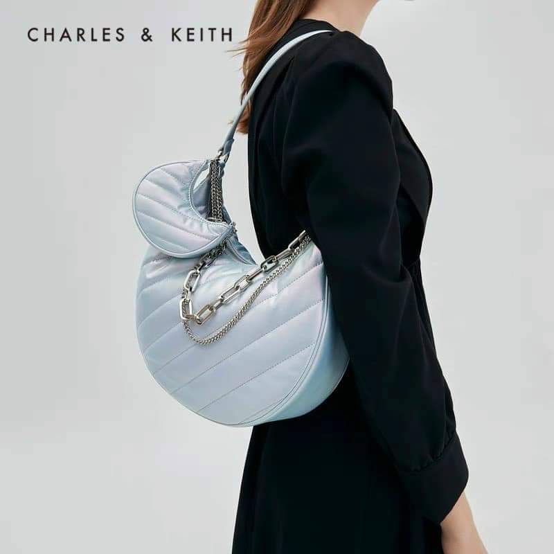 Túi CNK Hobo Set 2 túi da Chần mềm 🖤CHARLES & KEITH CHAILLY PANELLED hobo bag 🏷 code: ck2-400151085