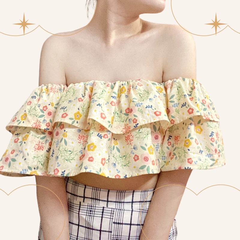Áo croptop trễ vai nhún bèo hai tầng, hoạ tiết hoa nhí