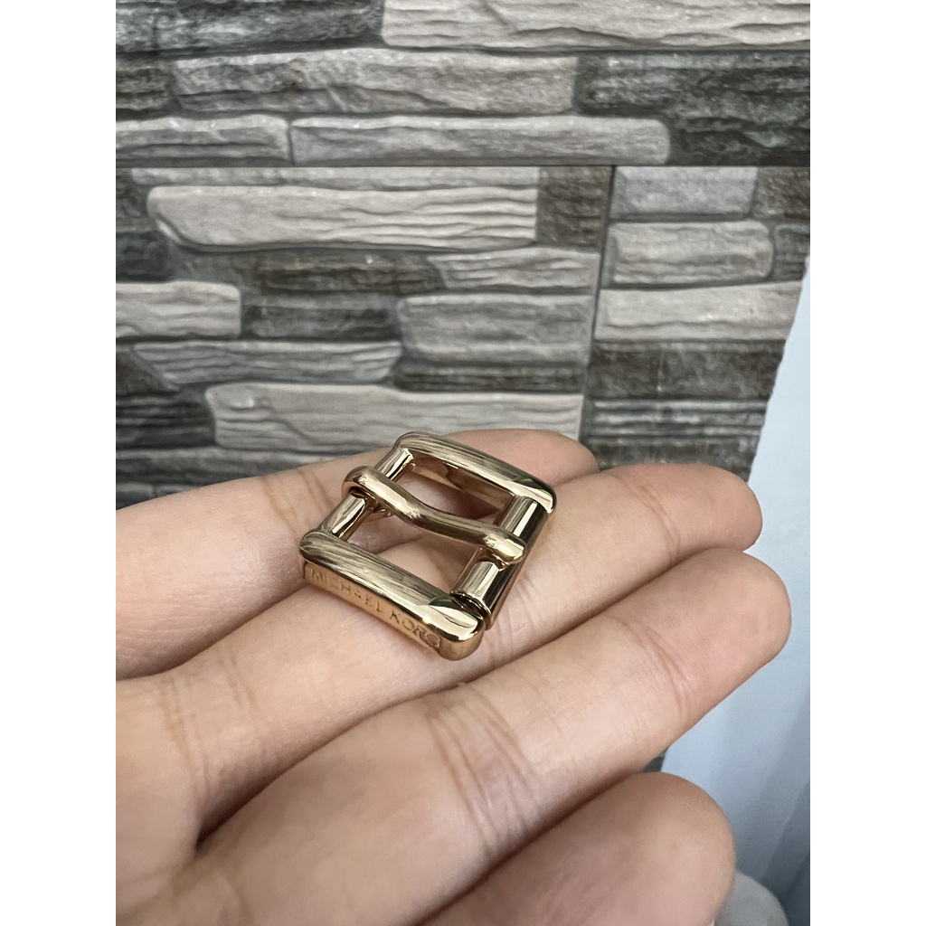 Khóa kim dập chữ