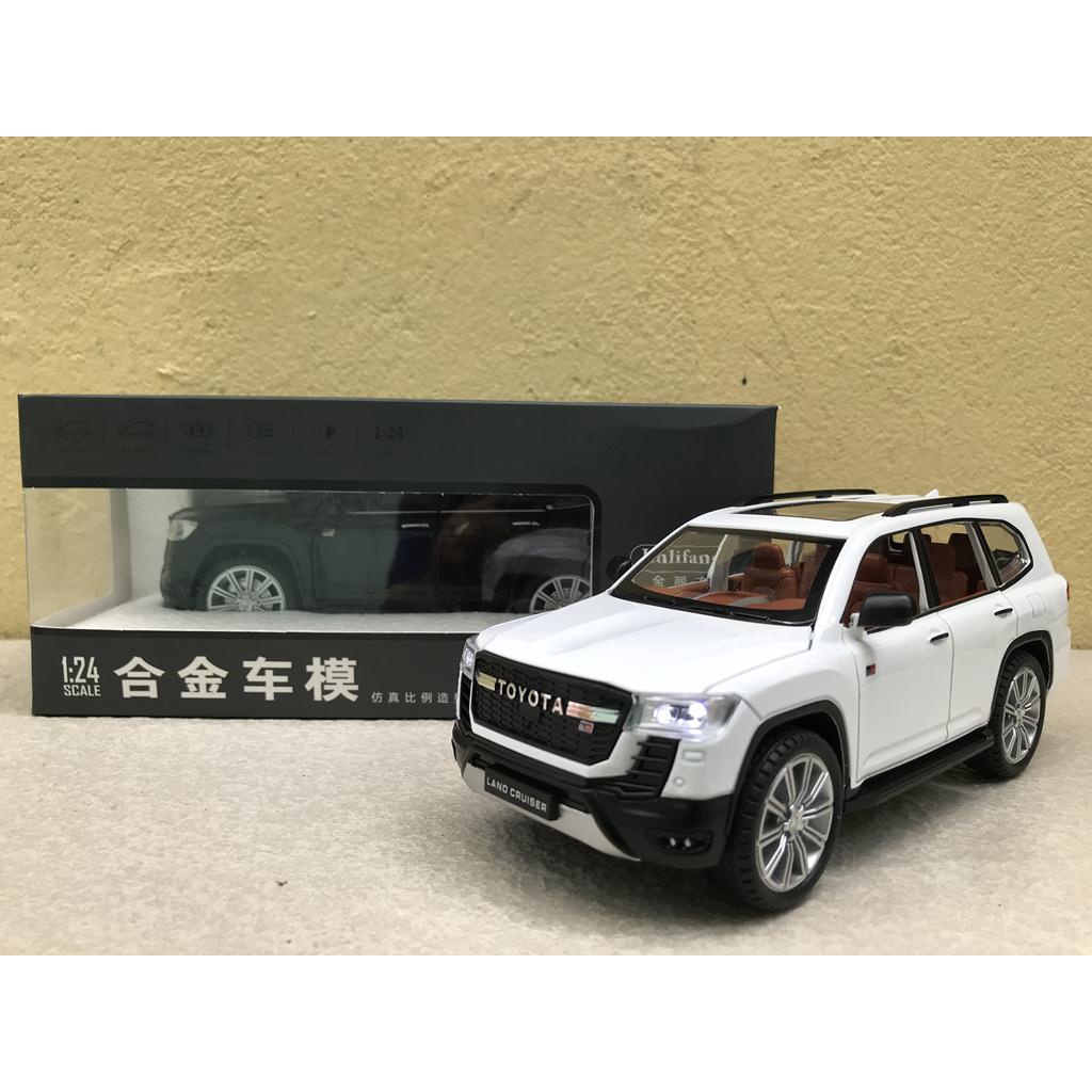 Mô hình xe TOYOTA land Cruiser GR 2022 1:24