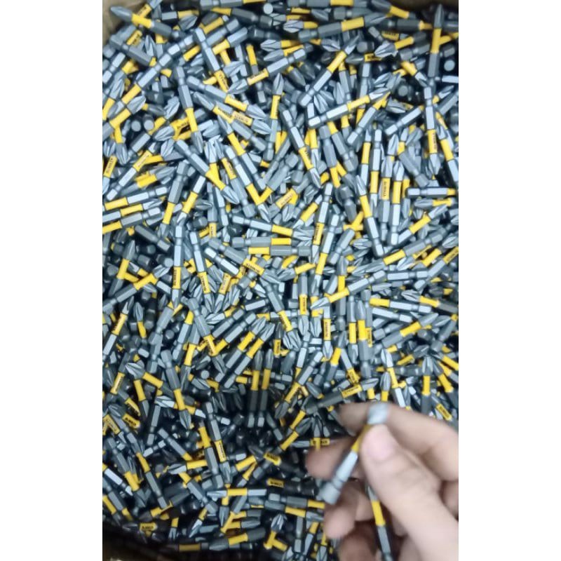 Hai Mũi vít Dewalt Chuẩn PH1 PH2 Dài 52mm Có Từ