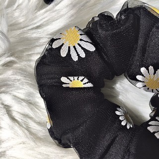 Scrunchies hoa cúc đen