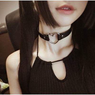 Vòng cổ choker da Pu khoen tim