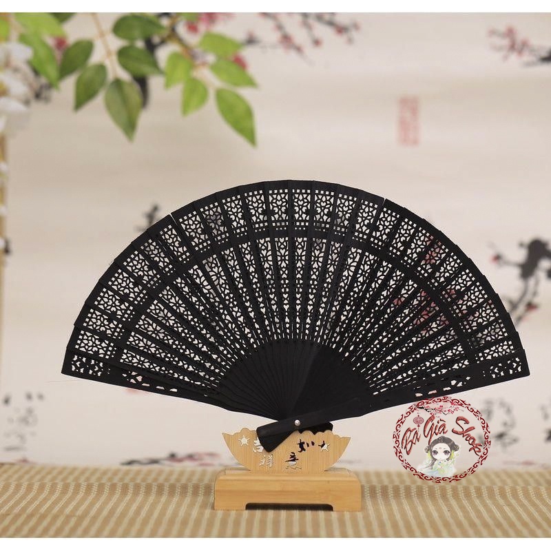 Quạt nan gỗ nhiều màu đạo cụ trang trí