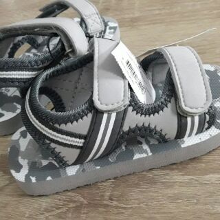 Sandal bé trai xách tay