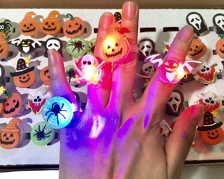 Set 10c Nhẫn Đeo Tay Halloween có đèn sáng