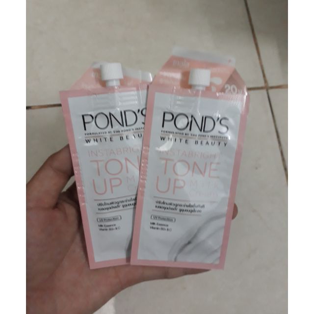 Kem sữa dưỡng trắng nâng tông Pond's 7g