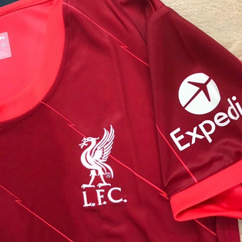 Áo đá bóng 2021/22Tuyển Liverpool đỏ sấmChất liệu mè thái thấm hút mồ hôi ( hàng siêu đẹp)