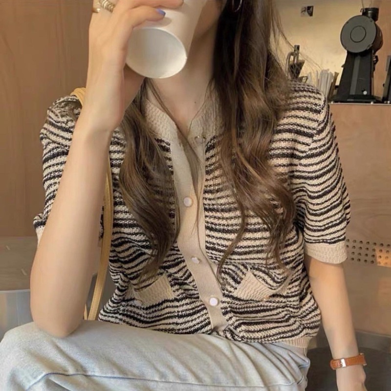 Áo len kẻ sọc ngang