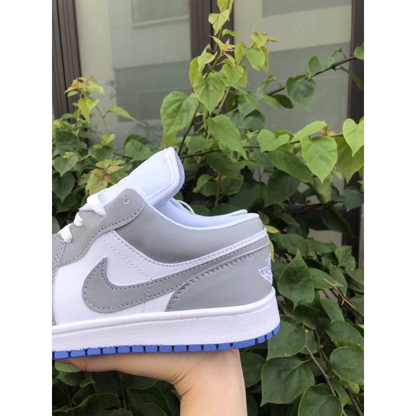 Giày Jordan cổ thấp màu xám trắng đế xanh nam nữ, Giày jordan 1 low đế xanh bản đẹp full box bill phụ kiện | BigBuy360 - bigbuy360.vn