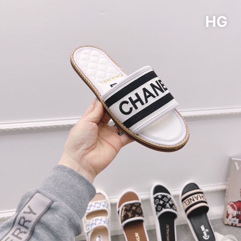 Dép lê thời trang, quai ngang gắn đá sáng lấp lánh, đế cao su viền cói. Siêu nhẹ