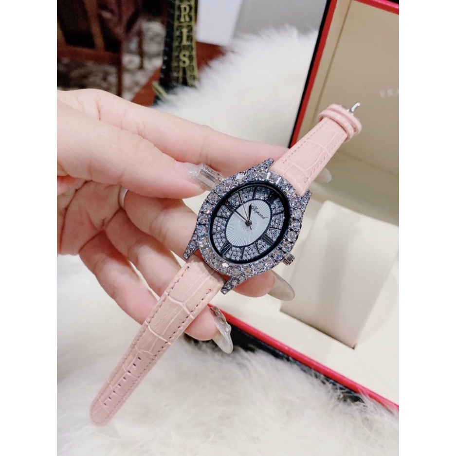 Đồng hồ nữ chopard dây da mặt bầu đính đá đủ màu . Chống nước , chống xước bảo hành 12 tháng