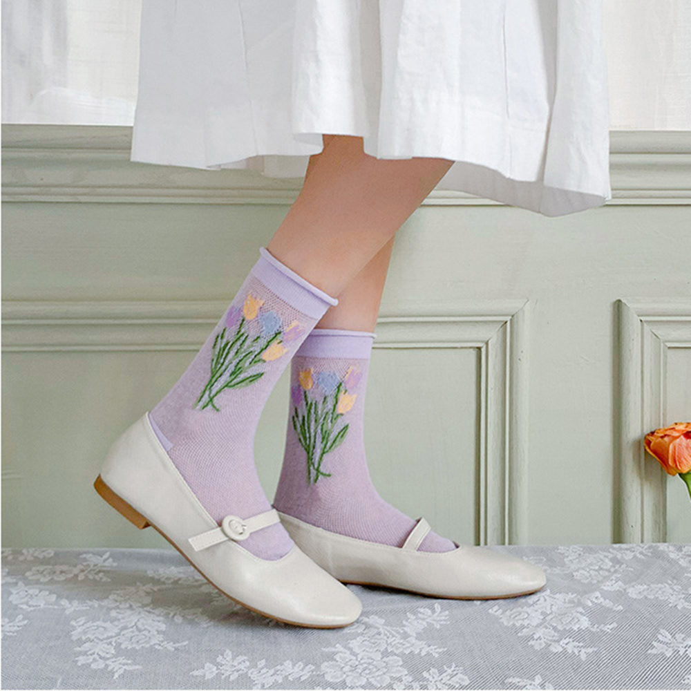 Tất Nữ Thêu Họa Tiết Hoa Phía Sau